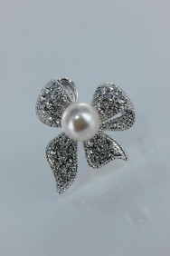 BR128 Cuttie ribbon pearl brooch 