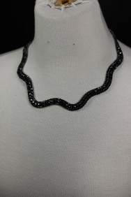 N18 Wavey black rhinestone necklace